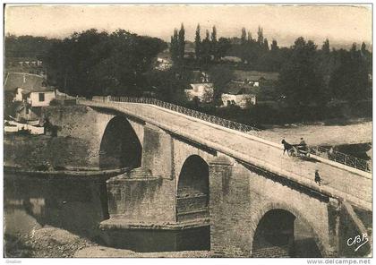 NAVARRENX 1 LE PONT - VUE D ENSEMBLE