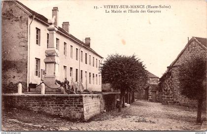 S17827 cpa 70 Vitrey sur Mance - La Mairie et l'Ecole des Garçons