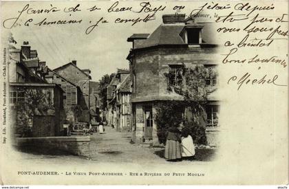 CPA Pont Audemer Le Vieux Pont-Audemer Rue & RIVIERE du Petit Moulin (349293)