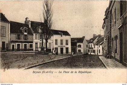 CPA Beynes Place de la Republique (1423572)