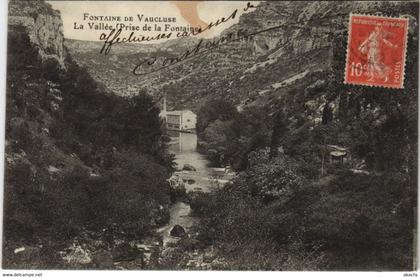 CPA FONTAINE-DE-VAUCLUSE La Vallee - Prise de la Fontaine (1086585)
