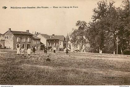 87: Meziere sur Issoire - place du champ de foire