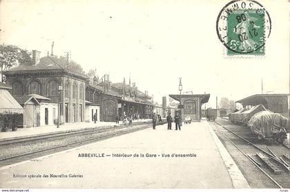 CPA Abbeville Intérieur de la Gare