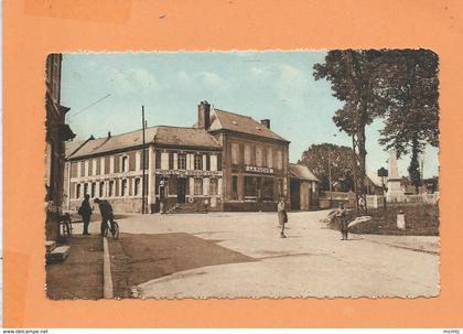 CPA -  Acheux  en Amienois -(Somme) - Le Monument et l'Hôtel du Grand Cerf -( La Ruche )