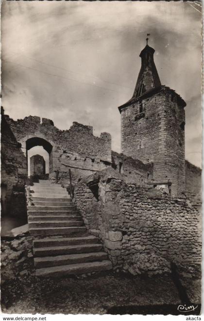 CPA AIRVAULT Entree du Vieux Chateau (1141386)