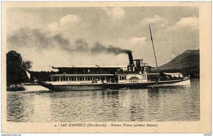 Lac d Annecy - Bateau France quittant Annecy