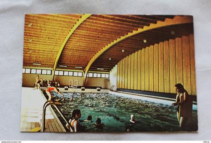 Carte postale cpm Apt, piscine couverte du gymnase, Vaucluse 84