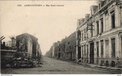 CPA ARMENTIERES - Rue Sadi-Carnot (136939)