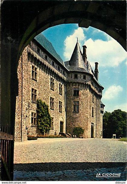 19 - Pompadour - Le Château - L'entrée - Flamme Postale de Arnac Pompadour - CPM - Voir Scans Recto-Verso