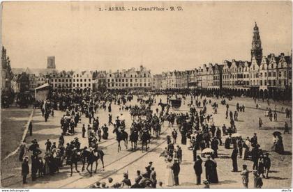 CPA Arras-La Grand'Place (46302)