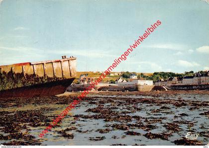 La Plage et le Musée - Arromanches - (14) Calvados