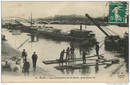 Dép 75 - Batellerie - Péniches - Paris - Arrondissement 04 - Les inondations de la Seine - Quai Henri IV - état
