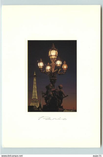 Dép75 - Paris - Arrondissement 07 -Lampadaire du pont Alexandre III devant la Tour Eiffel  -Photographe- Photo A. Bichet