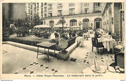 Dép 75 - Paris - Arrondissement 08 - Hôtel Royal Monceau - Le restaurant dans le jardin - état