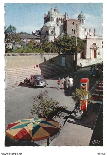 ARS SUR FORMANS - Vue Générale de la Basilique ( POMPE A ESSENCE - STATION SERVICE - AUTOMOBILES )