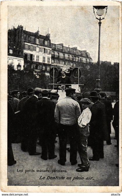 CPA PARIS Les petits métiers parisiens - Le Dentiste en plein air (215583)