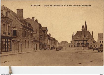 CPA ATTIGNY - Place de l'Hotel de Ville et rue Louis-le-Debonnaire (134952)