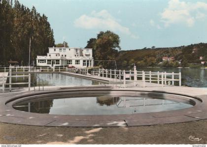 78 - AUBERGENVILLE - La Piscine