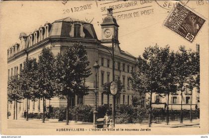 CPA AUBERVILLIERS - L'Hotel de Ville et la noveau Jardin (124160)