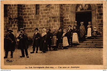 CPA Auvergne Une noce en Auvergne FRANCE (1289172)