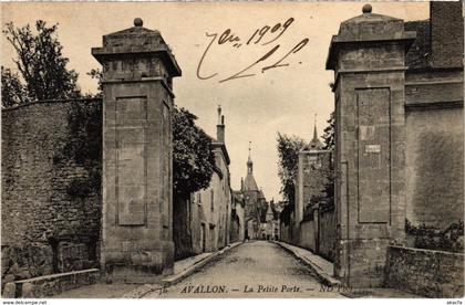 CPA AVALLON - La Petite Porte (108569)