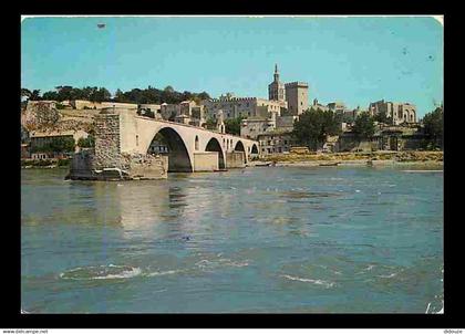 84 - Avignon - Le Pont Saint Bénézet - Le Palais des Papes - Notre Dame des Doms - Etat pli visible - CPM - Voir Scans R