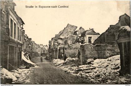 Strasse in Bapaume nach Cambrai