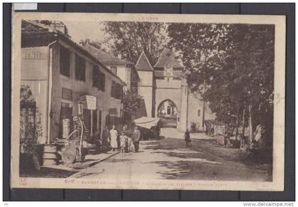 32 - Barbotan les Thermes - Interieur du village - Vieille porte