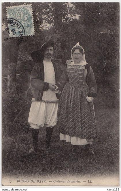 44 - B17569CPA - BOURG DE BATZ - costumes de maries - Très bon état - LOIRE-ATLANTIQUE