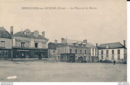 Bazoches sur Hoene (61 Orne) La place de la mairie