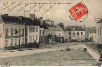 CPA BAZOCHES-sur-HOENE-Le Centre du Bourg (29618)
