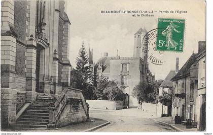 Beaumont-la-Ronce - Parvis de l'Eglise et le Château