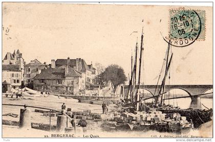 BERGERAC LES QUAIS CHARGEMENT DES BATEAUX