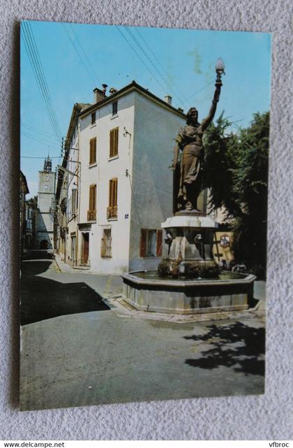 Cpm 1986, Besse sur Issole, la fontaine de la liberté, Var 83