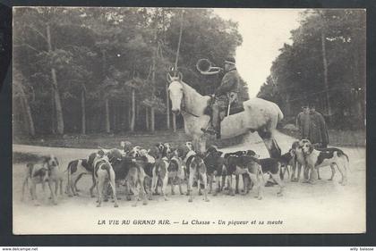 +++ CPA - France 44 - BLAIN - "La vie au grand air" - La chasse - Un piqueur et sa meute - Chasseur chien cheval   //