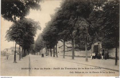 CPA BONDY Rue de Paris Arrét du Tramway (806868)