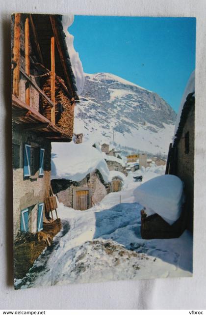 Cpm 1978, Bonneval sur Arc, une rue et ses pittoresques maisons, Savoie 73