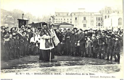 Carte postale ancienne de BOULOGNE sur MER - Bénédiction de la mer