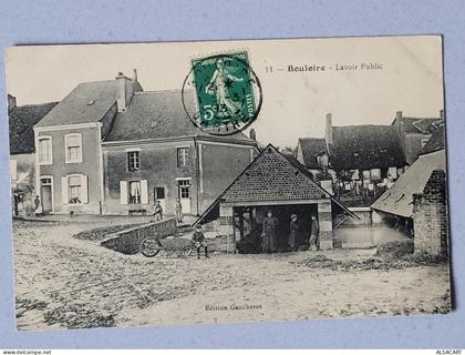 bouloire , lavoir public