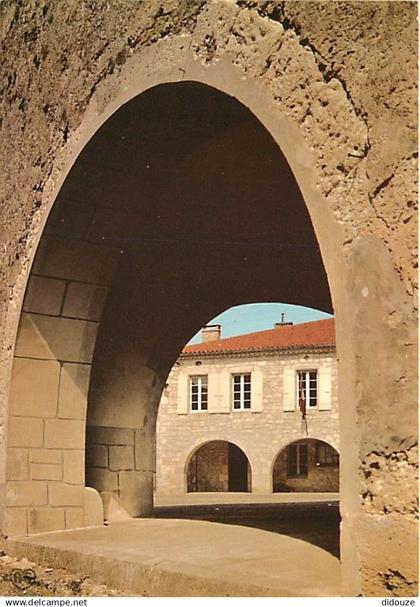 82 - Bourg de Visa - Place de la Mairie - Les Couverts - CPM - Voir Scans Recto-Verso