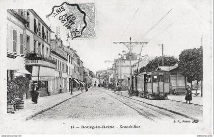 D92 BOURG LA REINE < VUE ANIMEE DE LA GRANDE-RUE  en 1907 + TRAMWAY