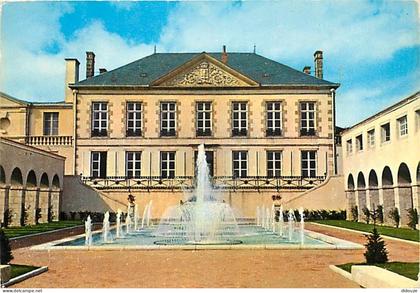 79 - Bressuire - L'Hôtel de Ville et le jet d'eau - Flamme Postale de Bressuire - CPM - Voir Scans Recto-Verso