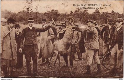 CPA BRETEUIL En Foret de Breteuil - La Presentation du Cerf (1160344)