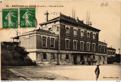 CPA BRETIGNY-sur-ORGE - Place de la Gare (489154)