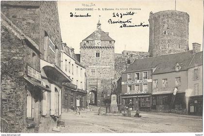 Bricquebec - L'Entrée du vieux Château