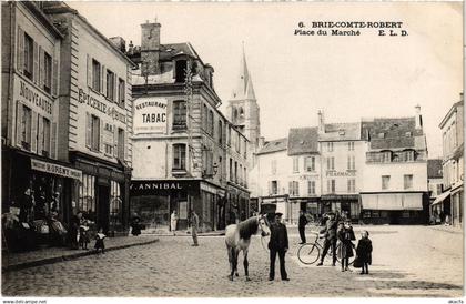 CPA Brie-Comte-Robert Place du Marché (1391861)