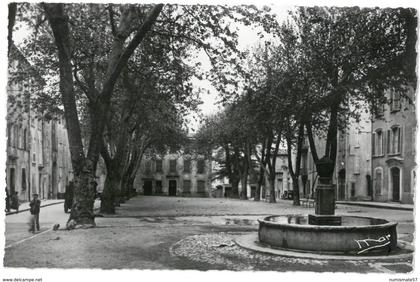 CPSM BRIGNOLES - Place Sadi Carnot - Ed. Chaillan n°1458 , Brignoles