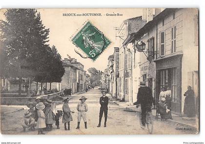 CPA 79 Brioux sur Boutonne Grande Rue