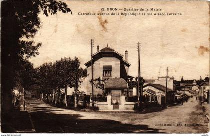 CPA Bron - Quartier de la Mairie - Carrefour Avenue de la Republique (1036589)