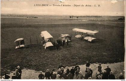 CPA LYON-Bron-Terrain d'Aviation-Depart des Avions (236123)